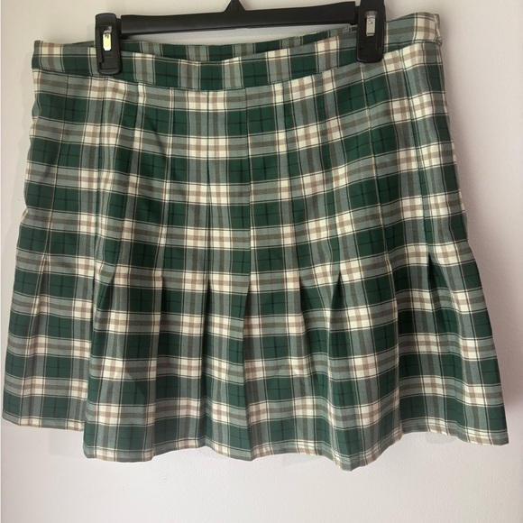 Urban Outfitters Green Plaid Women's Skirt - Picture 2 of 3